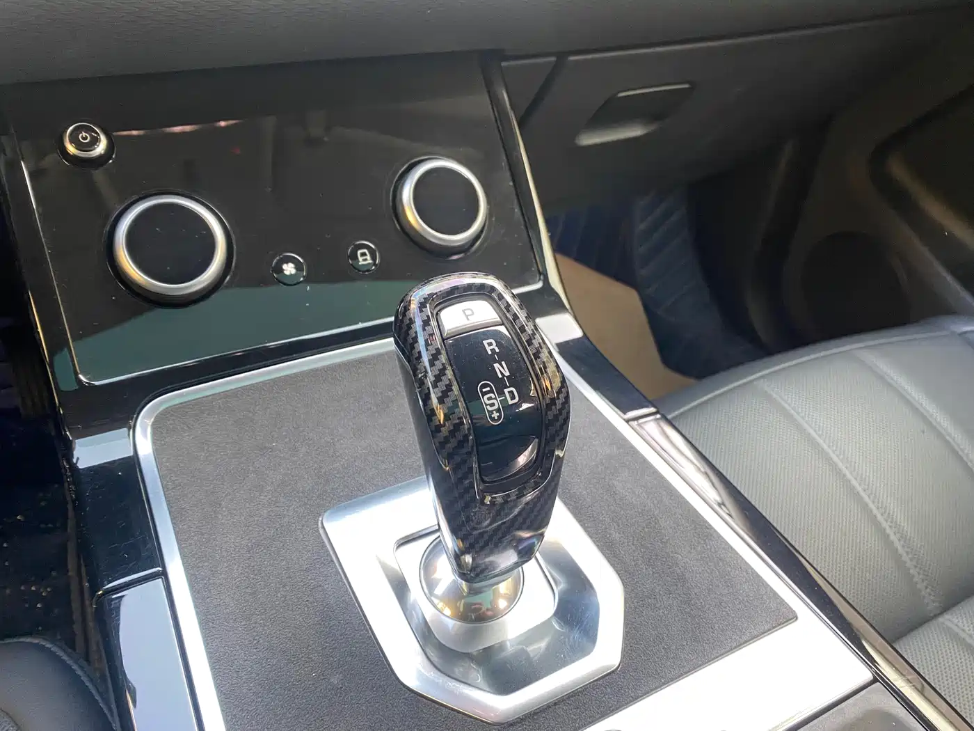 Land Rover Range Rover Evoque 2020 249PS Youth Edition фото 21