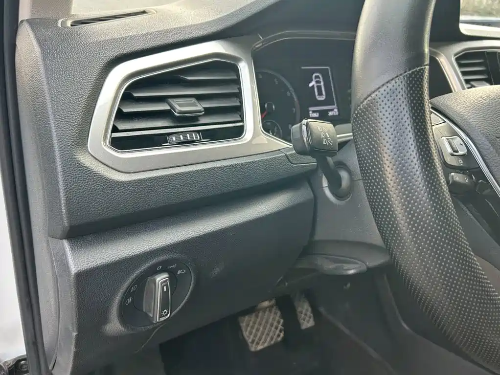 Volkswagen T-Roc, миниатюра 18
