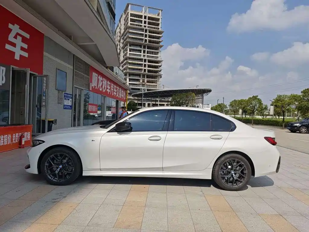 BMW 3 Series 2026 2026 330Li M Sport Shadowline Package