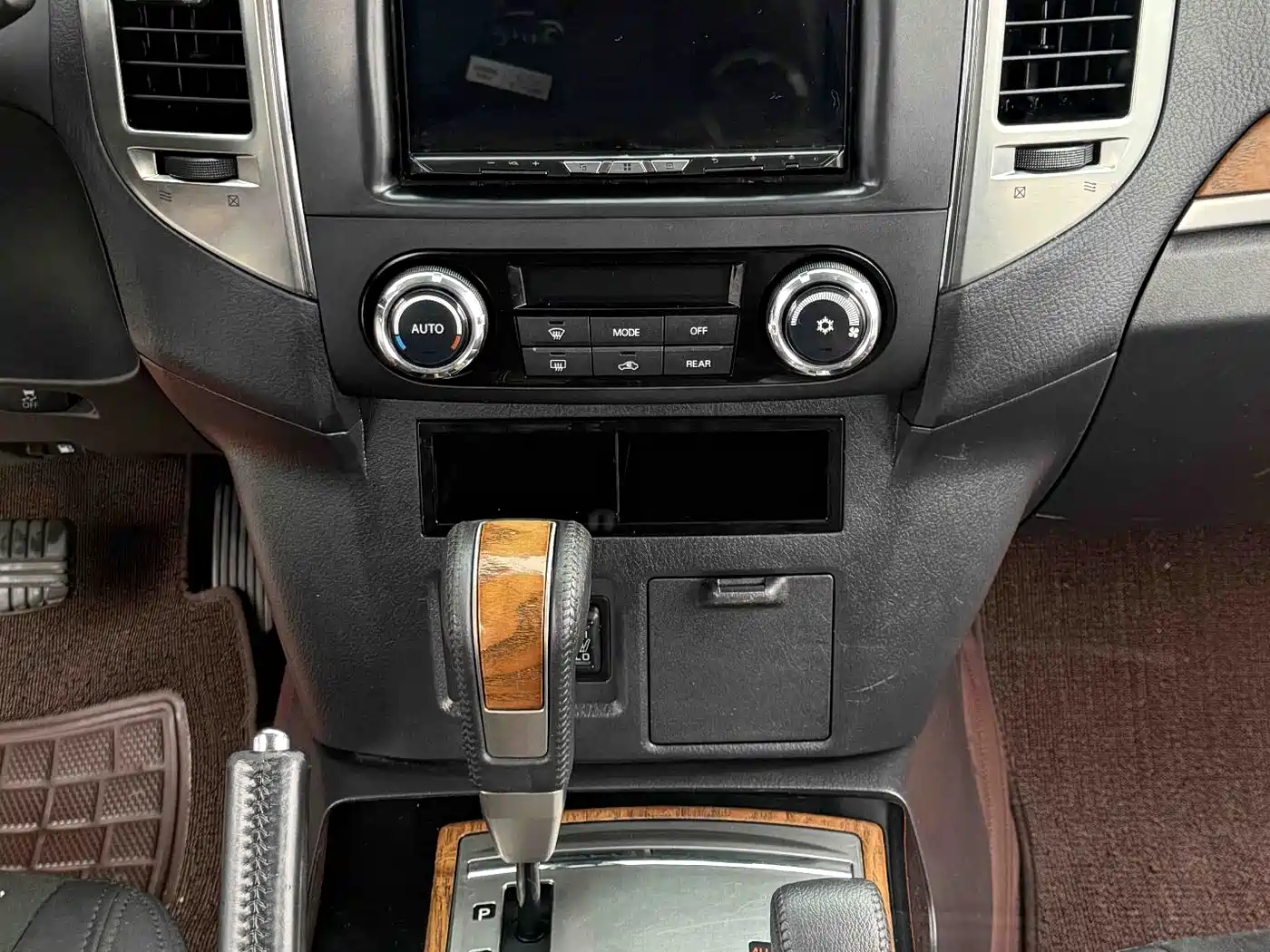 Mitsubishi Pajero (Import) 2018 3.0L Automatic Standard Edition фото 12