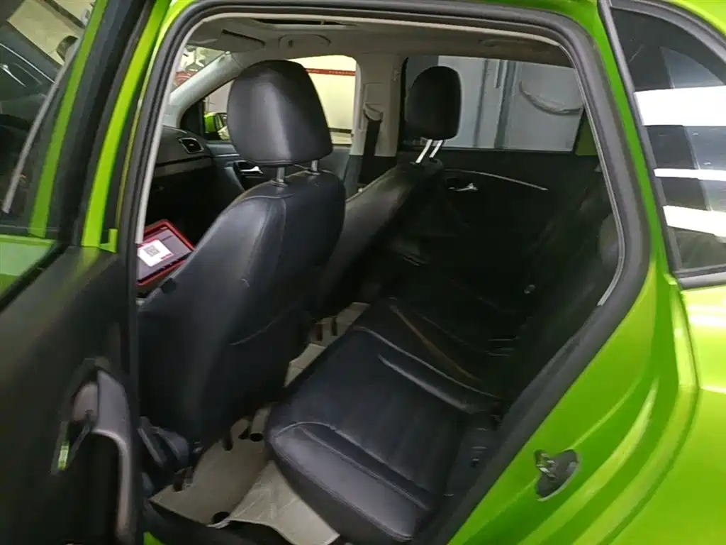 Volkswagen Polo 2014 1.6L Automatic Luxury Edition фото 17
