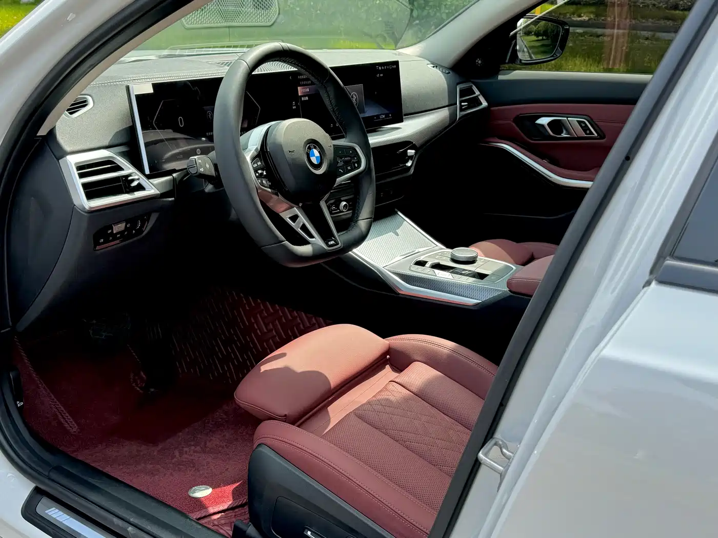 BMW 3 Series 2025 330Li M Sport Night Edition фото 5