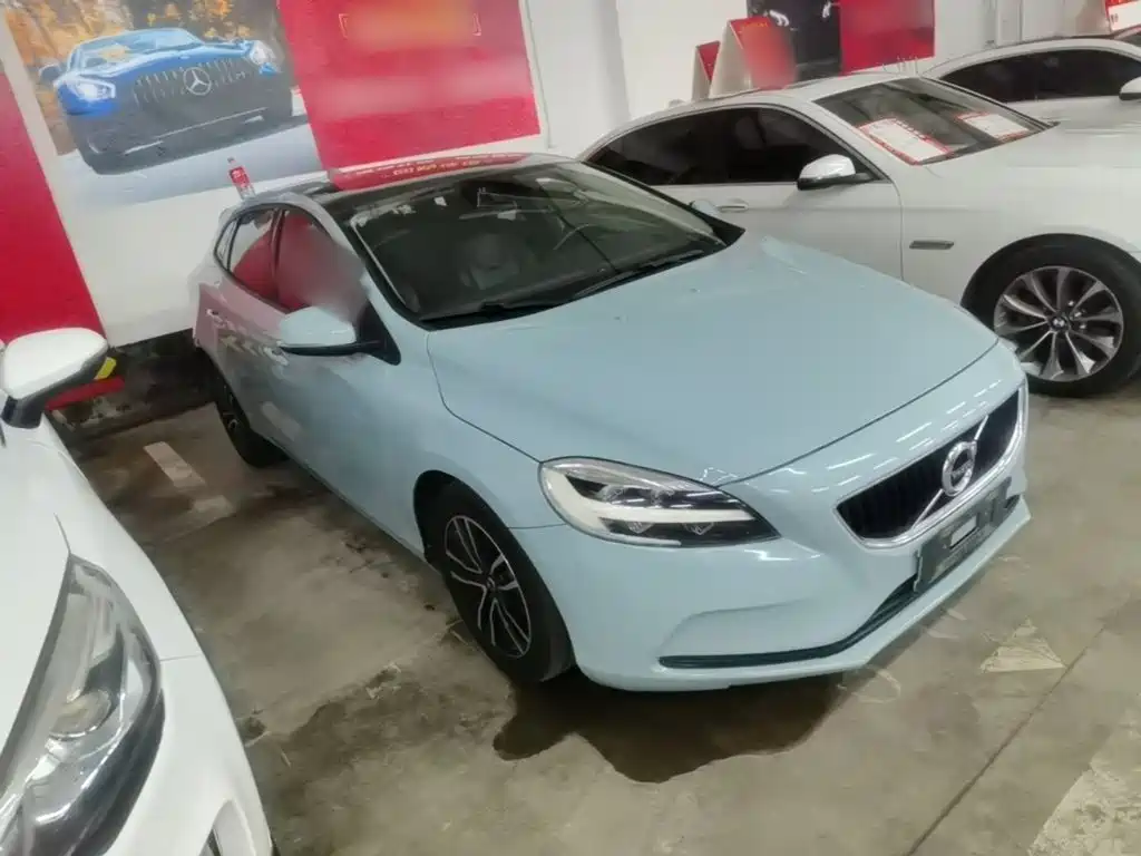 Фото 4 - Volvo V40