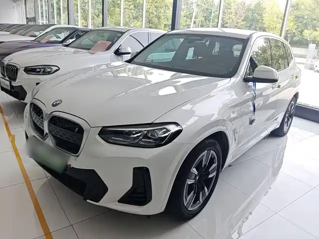 BMW iX3 Лидер