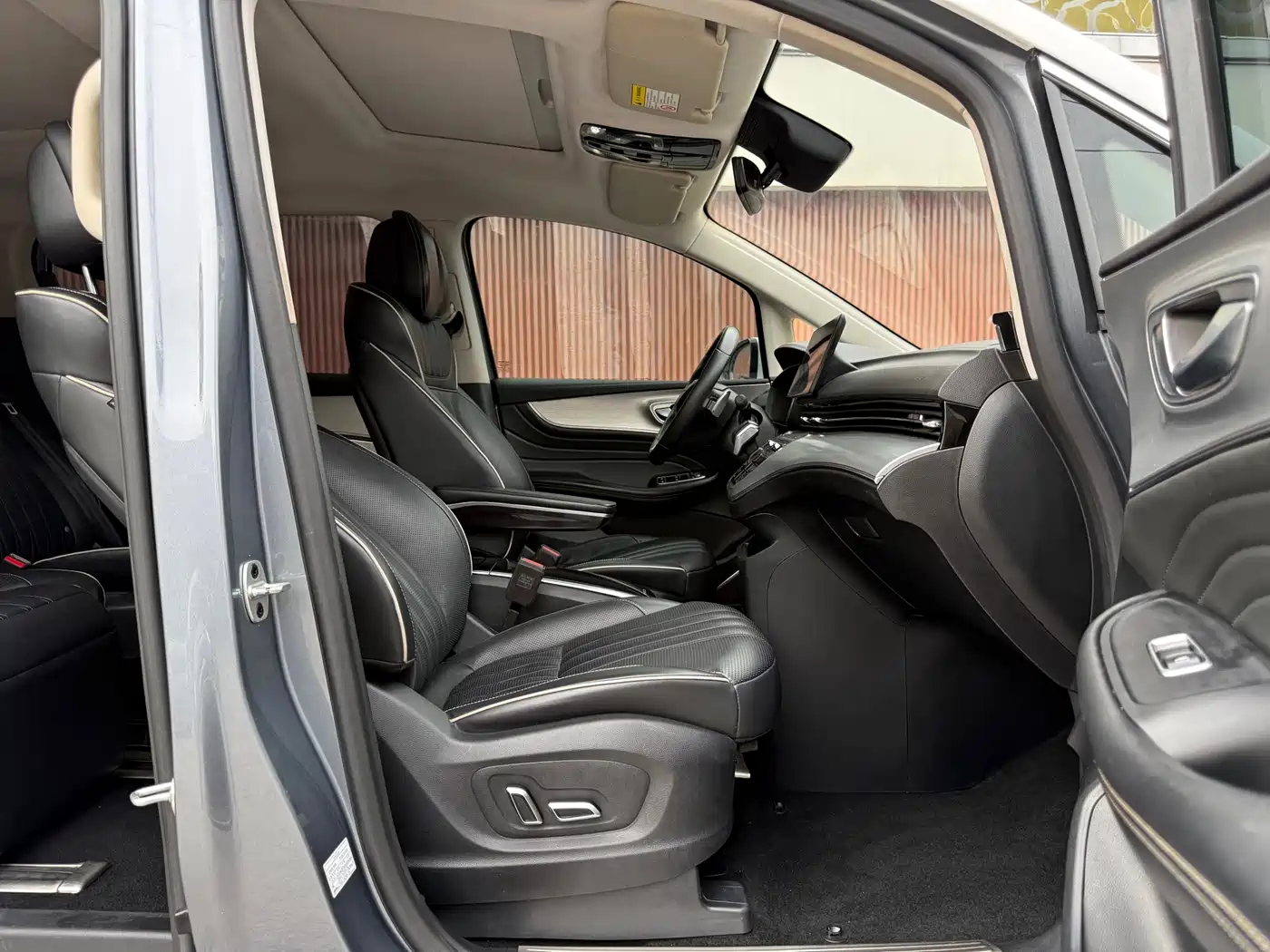 Roewe iMAX8 2021 400TGI Supreme Series Landmaster фото 10