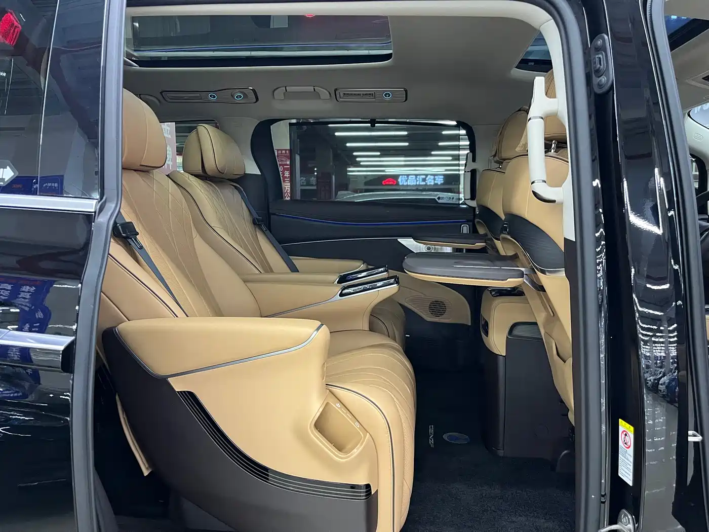 Denza D9 2024 DM-i 980 AWD Prestige фото 9