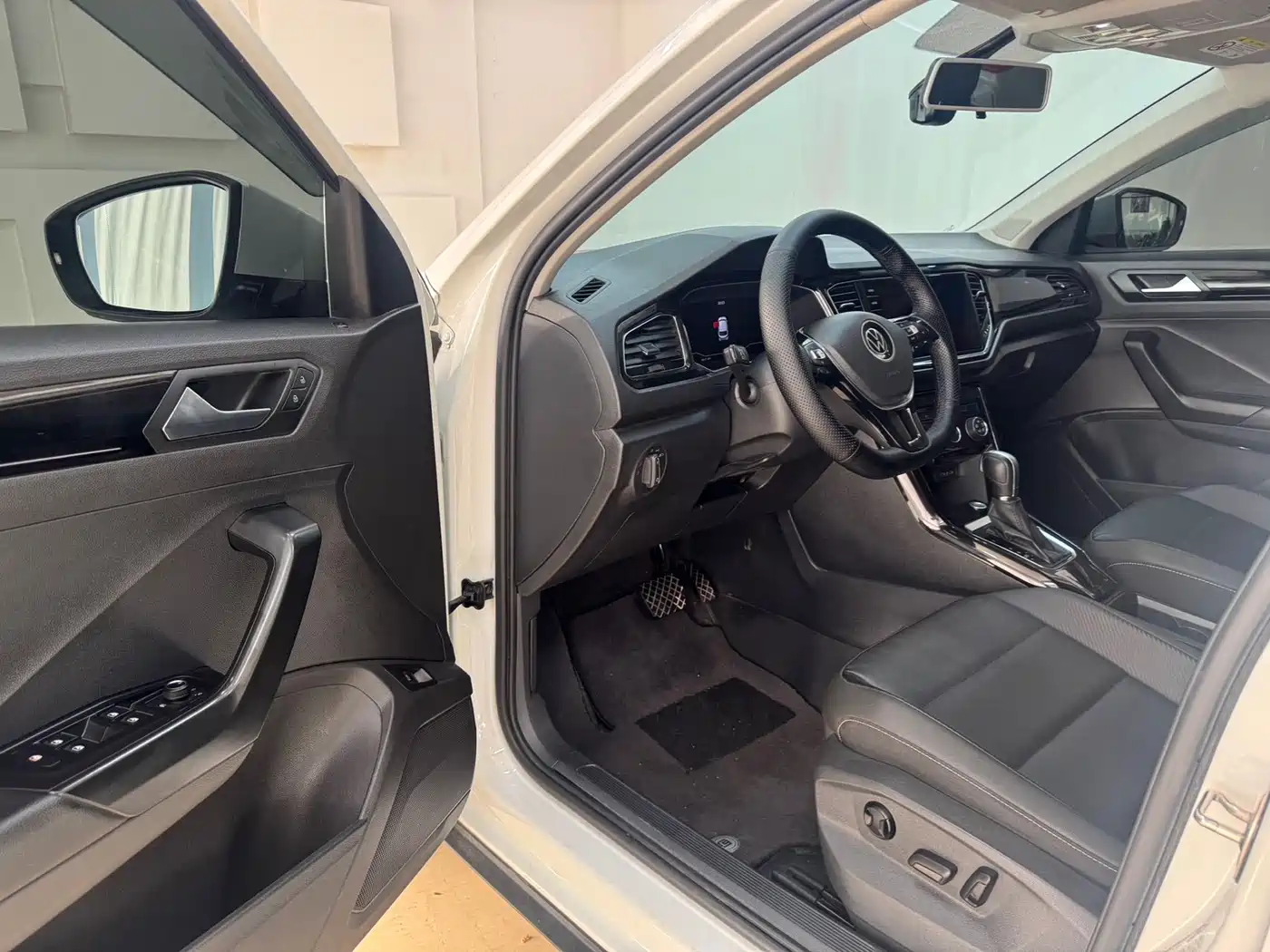 VOLKSWAGEN T ROC EXPLORING SONGS