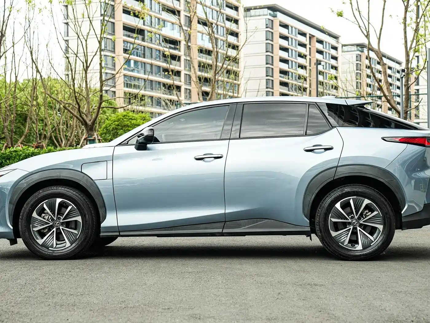 Lexus RZ 2023 450e 4WD Deluxe фото 7