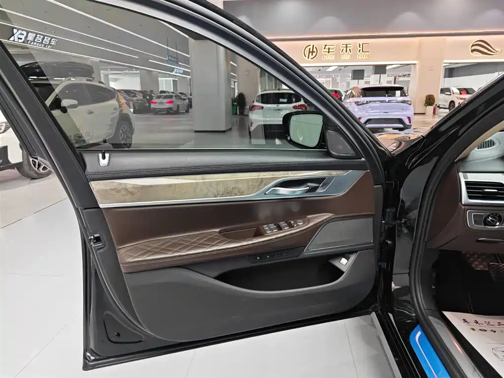 BMW 7 Series 2021 Model 740Li Leading Luxury Package фото 5