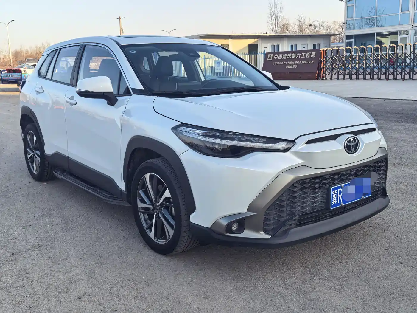 Toyota Frontlander 2022 2.0L CVT Luxury PLUS Edition фото 3