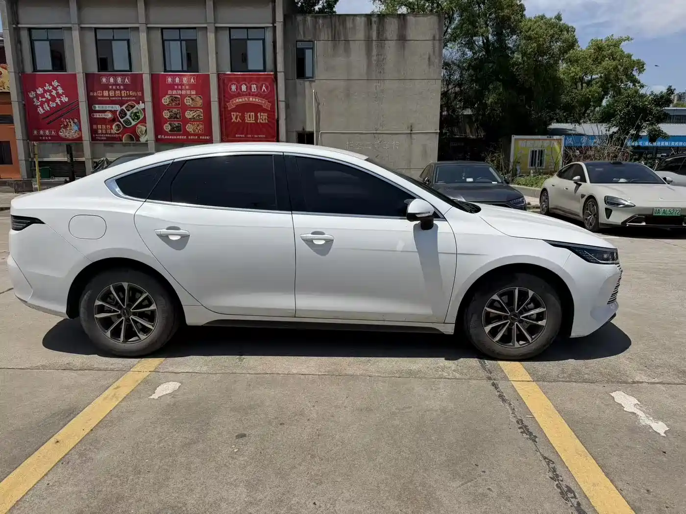 BYD Destroyer 05 2023 Champion Edition DM-i 55KM Luxury фото 9