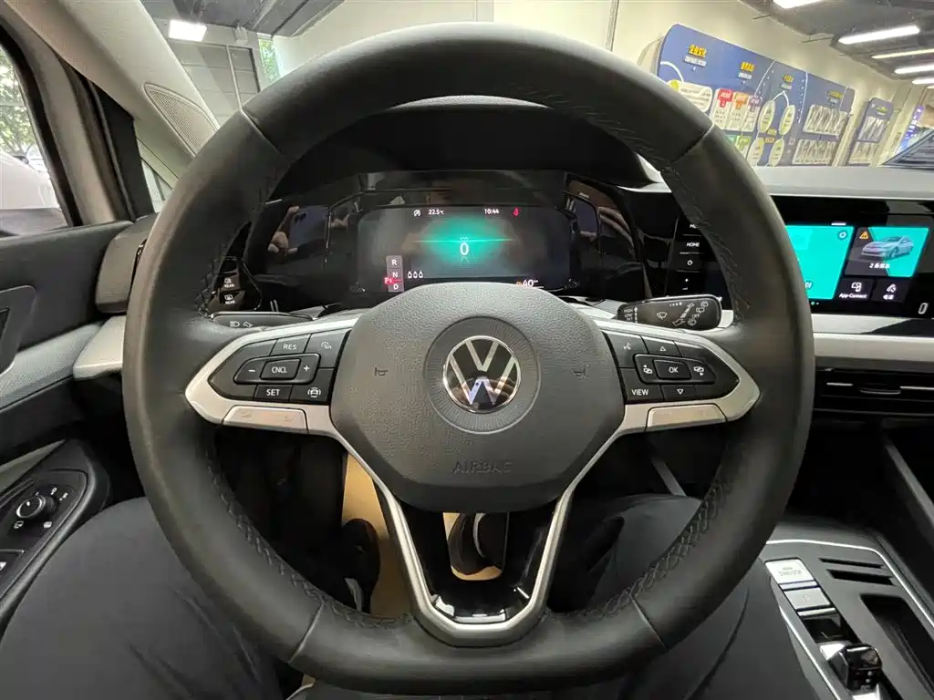 Volkswagen Golf 2023 Facelift 280TSI DSG Pro фото 13