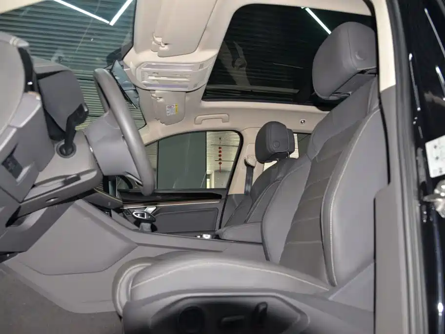 Фото 8 - Volkswagen Touareg