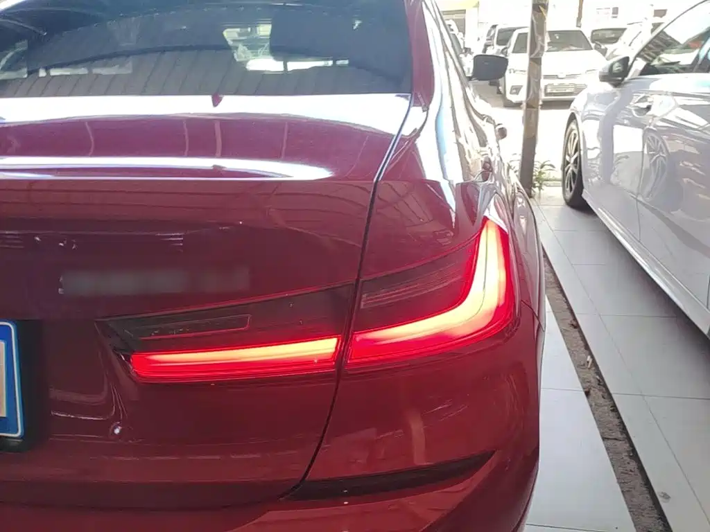 Photo 8 - BMW 3 Series