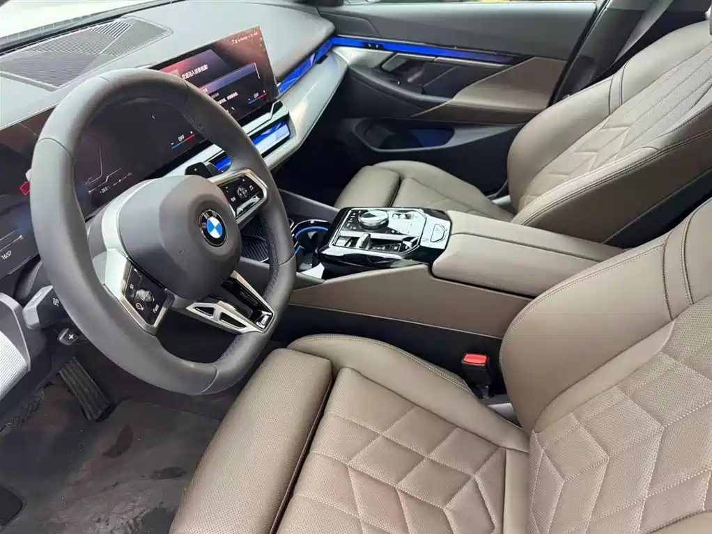 BMW 5 Series (Import) 2024 Model 525i M Sport Package фото 8