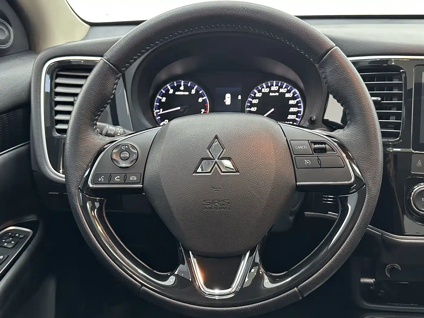 Mitsubishi Outlander 2023 2021 Facelift 2.0L 2WD Premium Edition 5-Seater