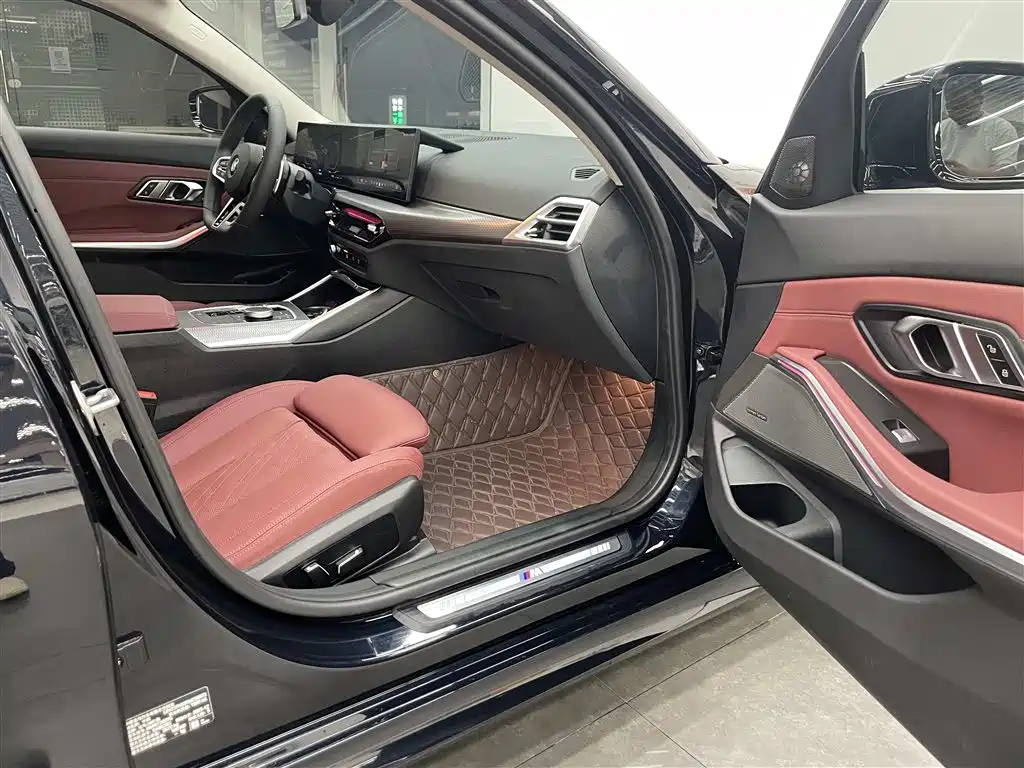 BMW 3 Series 2025 330Li M Sport Night Edition фото 16