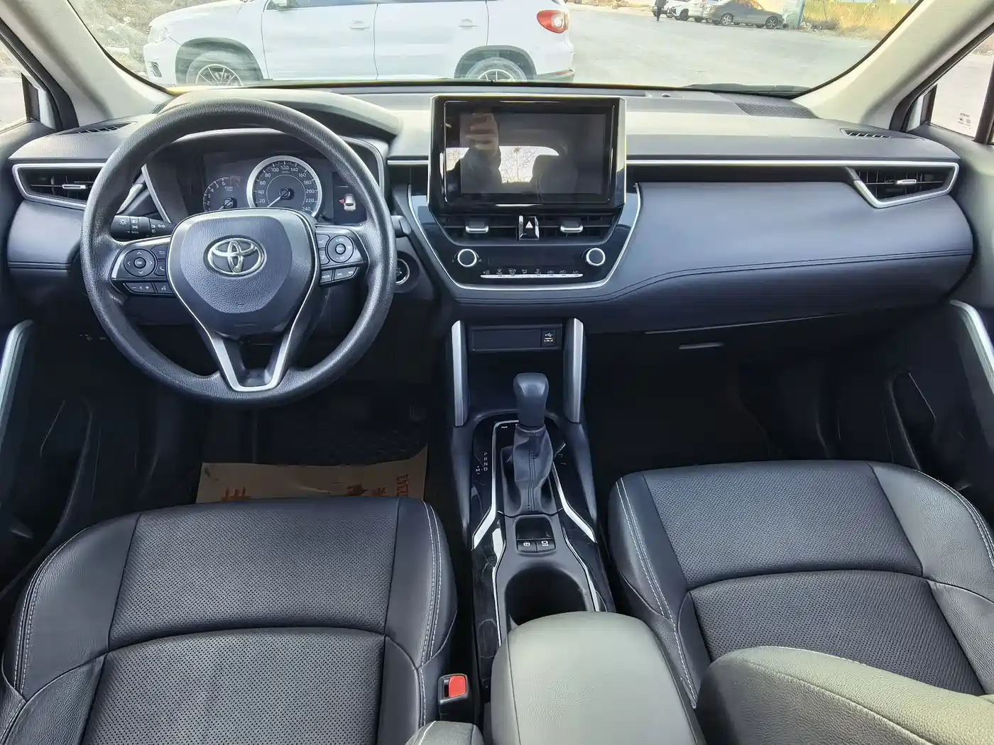 Toyota Frontlander 2022 2.0L CVT Luxury PLUS Edition фото 7