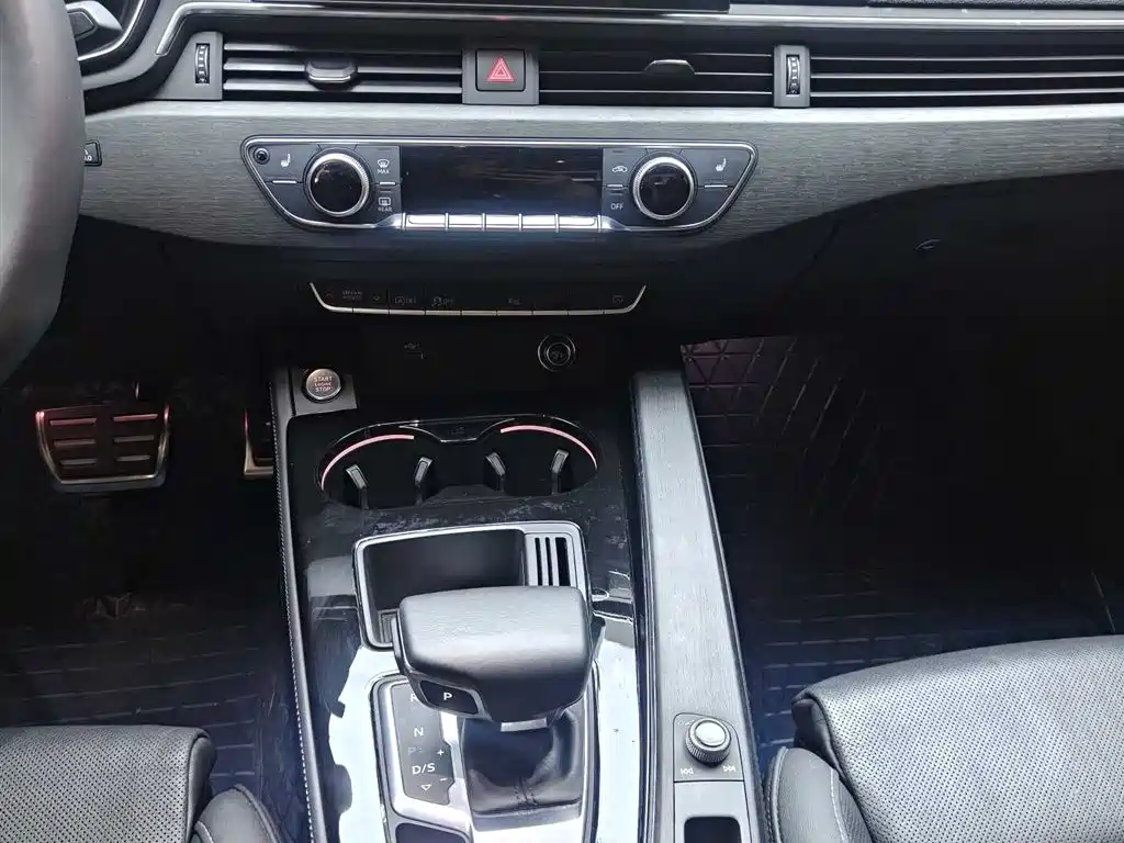 Audi A4L 2023 40 TFSI quattro Luxury Sport фото 17