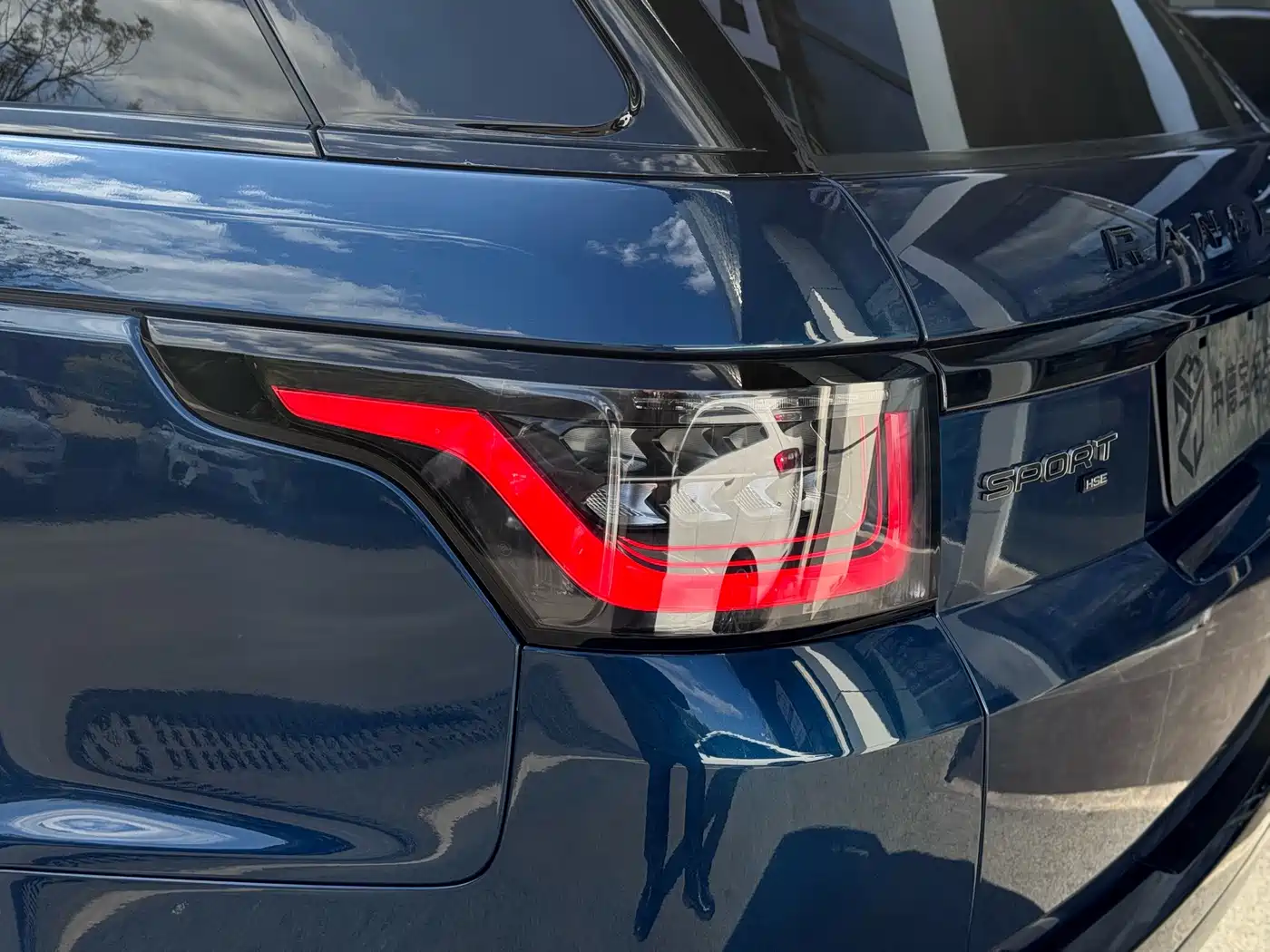 Land Rover Range Rover Sport 2022 3.0 L6 Indigo Flowing Light Edition фото 24