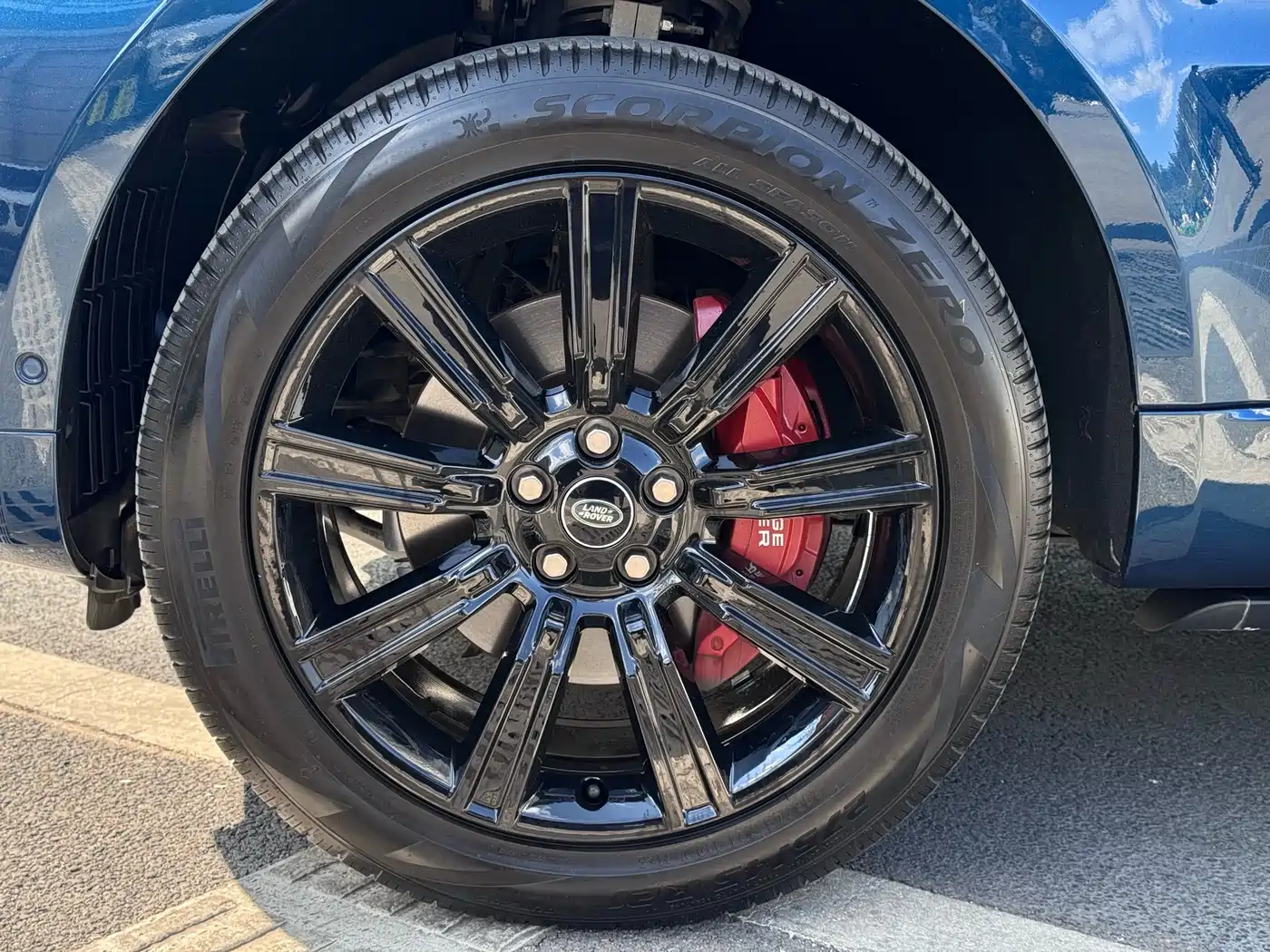 Land Rover Range Rover Sport 2022 3.0 L6 Indigo Flowing Light Edition фото 25