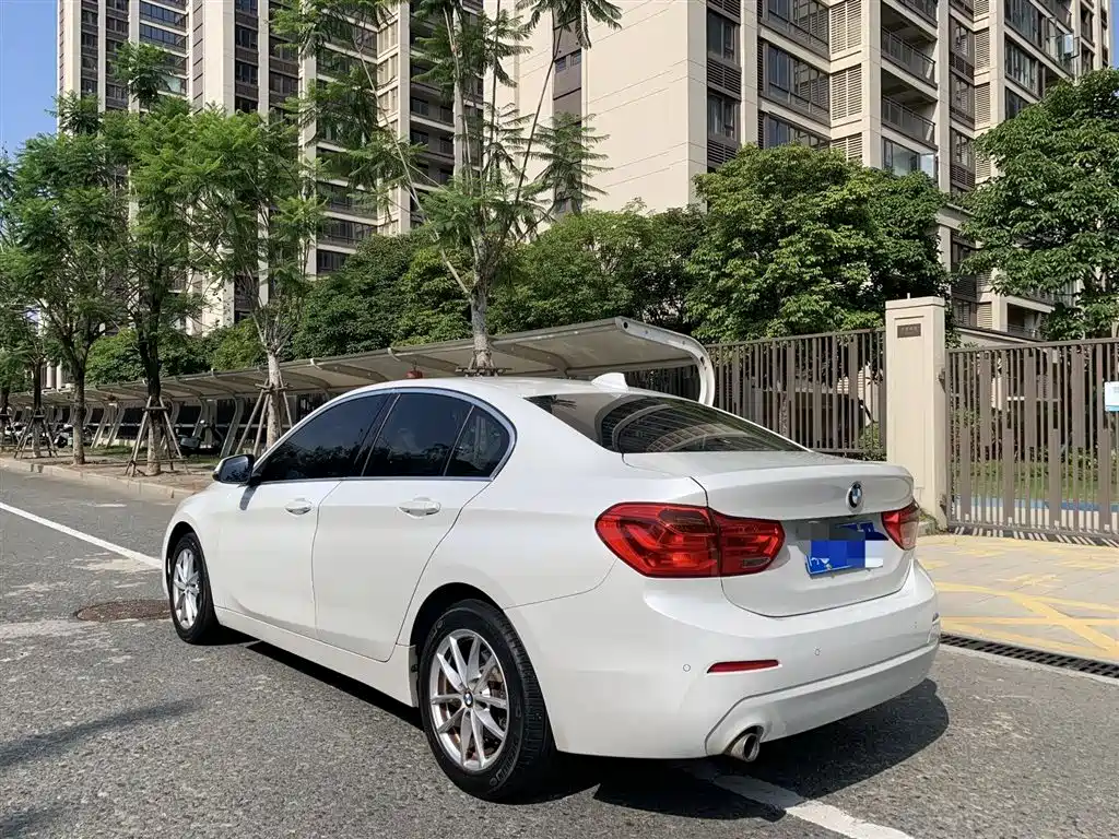 BMW 1 Series 2019 118i Fashion Edition фото 5