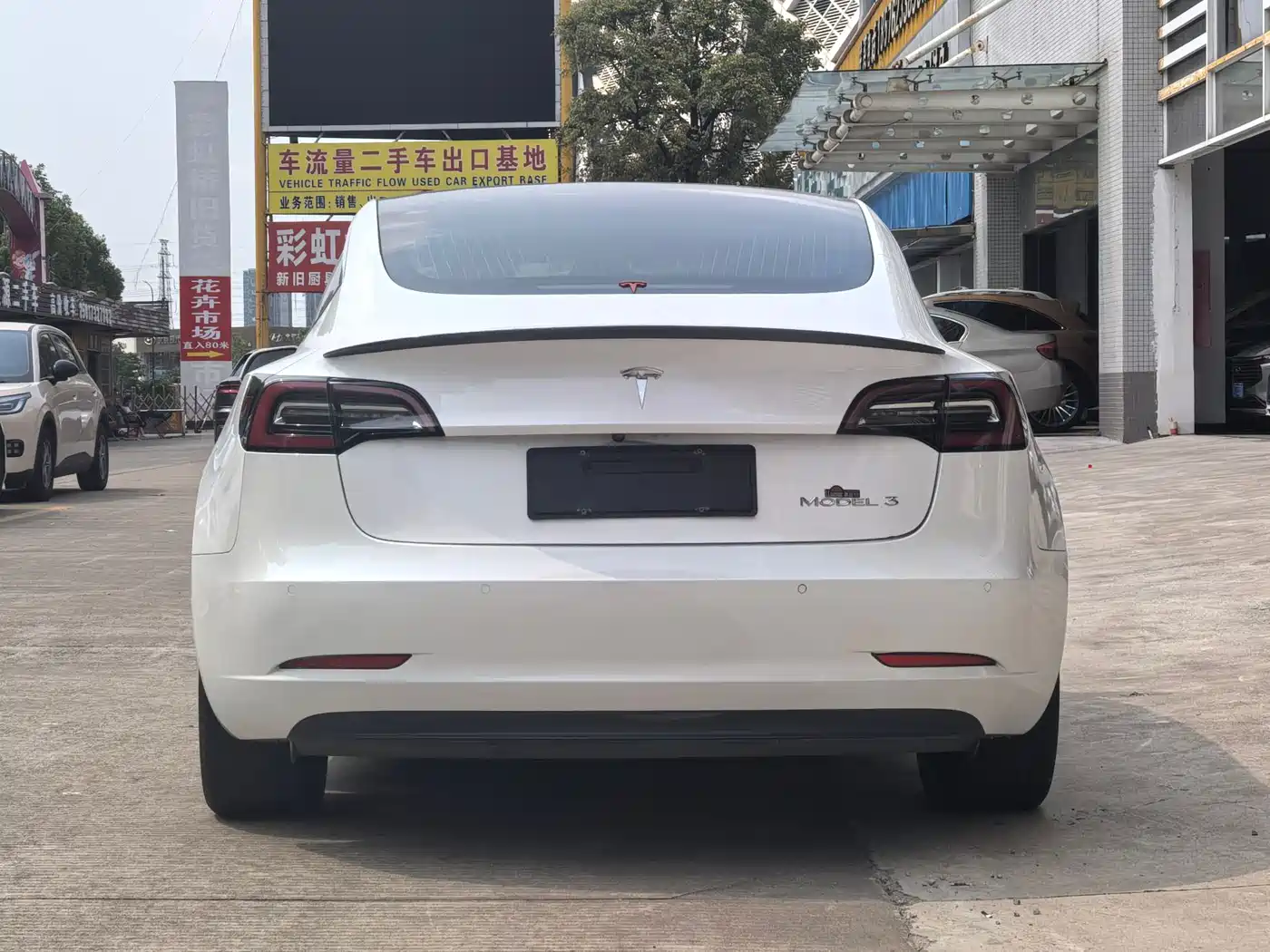 TESLA MODEL 3