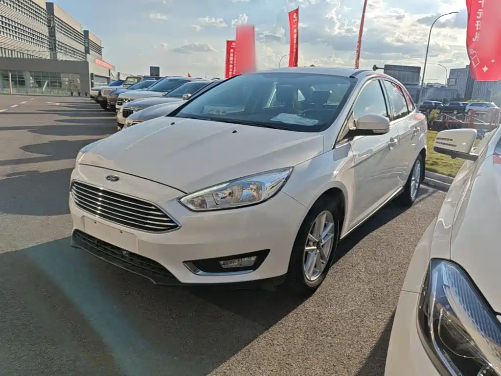 Фото 2 - Ford Focus