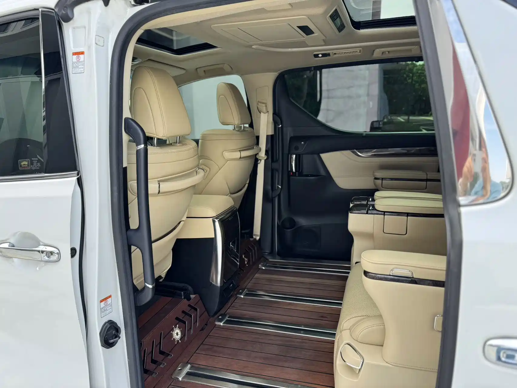 Фото 17 - Toyota Vellfire