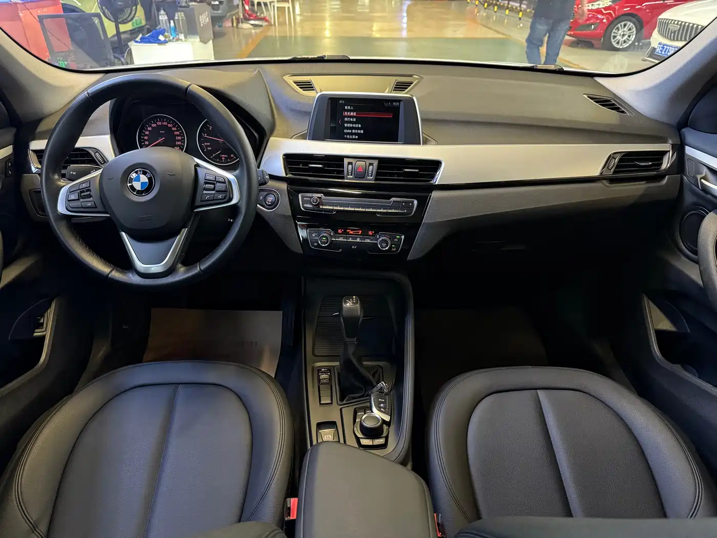 BMW X1 2018 sDrive20Li Leading Model фото 11