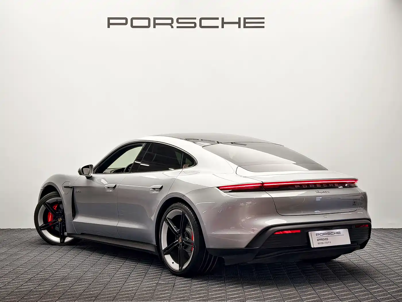 Porsche Taycan фото 4