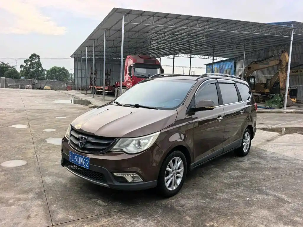 Baojun 730 2015 2015 1.8L Manual Luxury Navigation ESP Edition 7-seater