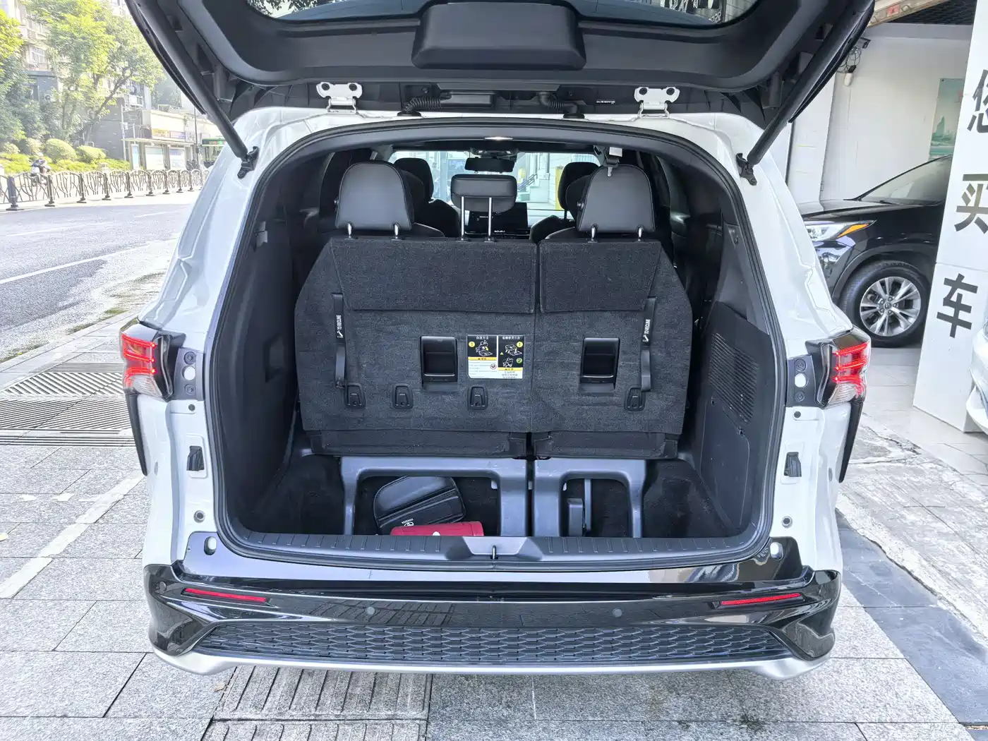 Toyota Granvia 2022 2.5L Hybrid Noble Edition фото 22