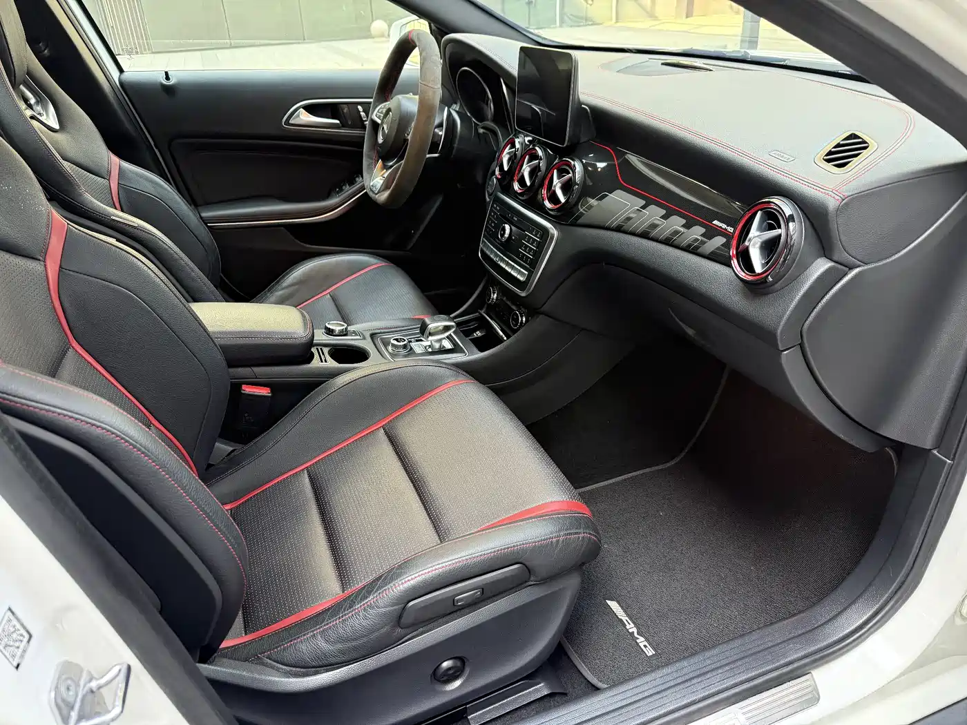 Mercedes-Benz GLA AMG 2017 Facelift AMG GLA 45 4MATIC фото 22