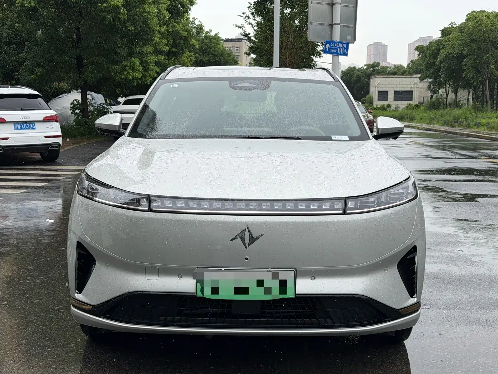 Photo 2 - Dongfeng Yipai eπ008