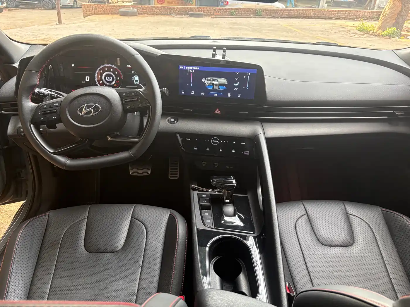 Hyundai Elantra 2022 240TGDi DCT LUX Premium Edition фото 13