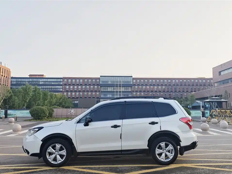 Subaru Forester 2013 2.5i Automatic Luxury Navigation Edition фото 3