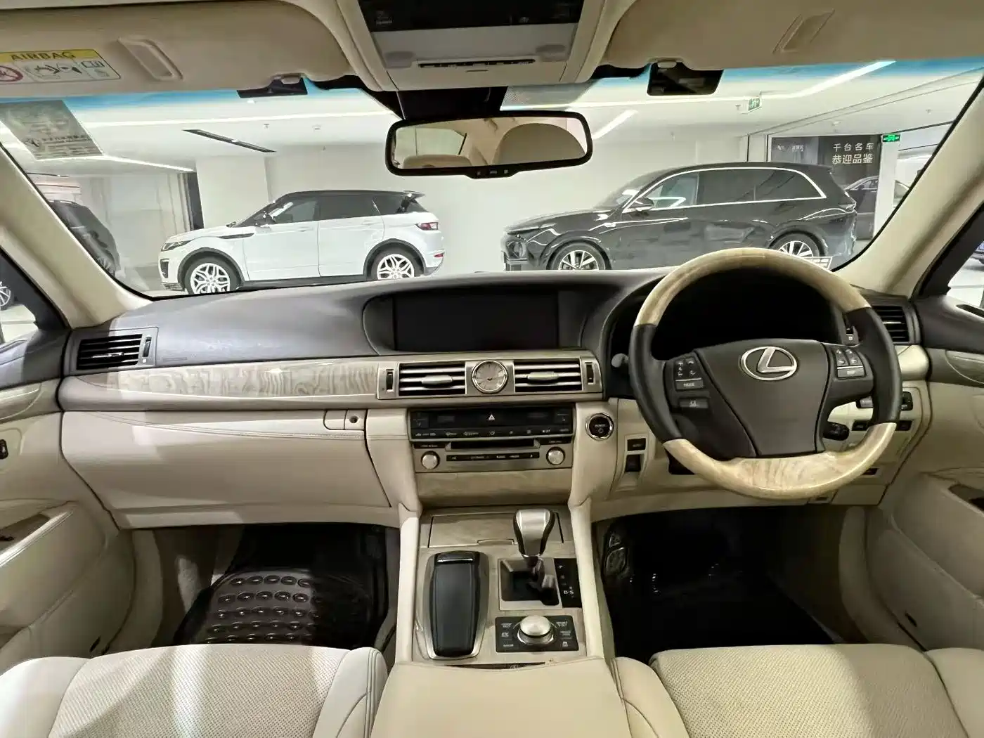 Lexus LS 2013 600hL фото 6