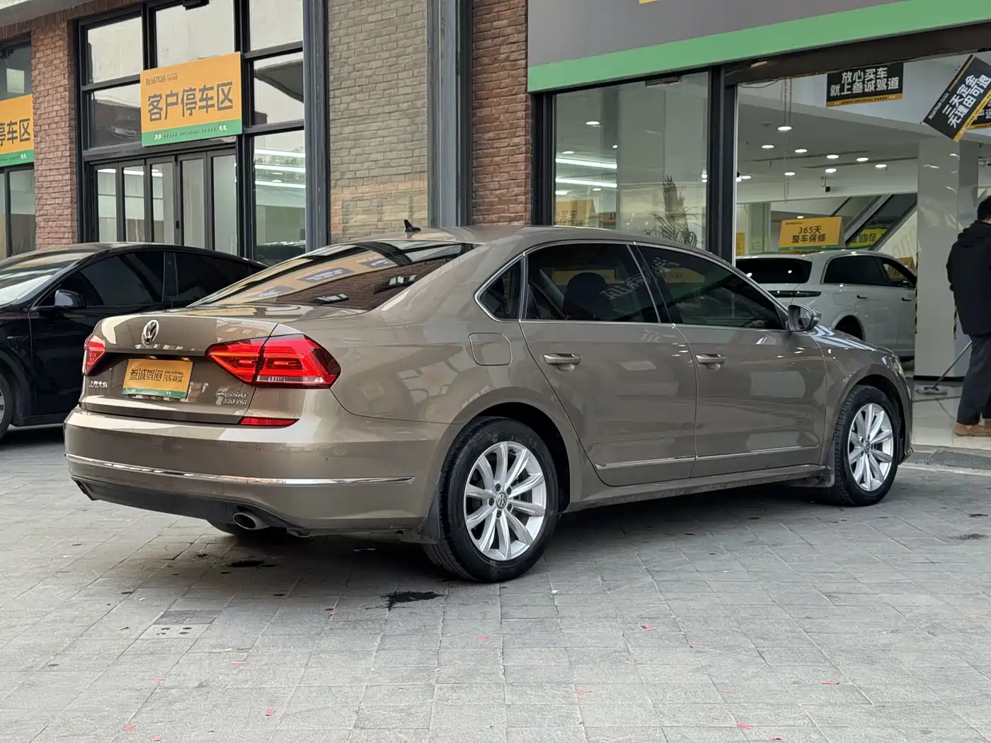 Volkswagen Passat 2017 330TSI DSG Prestige фото 7
