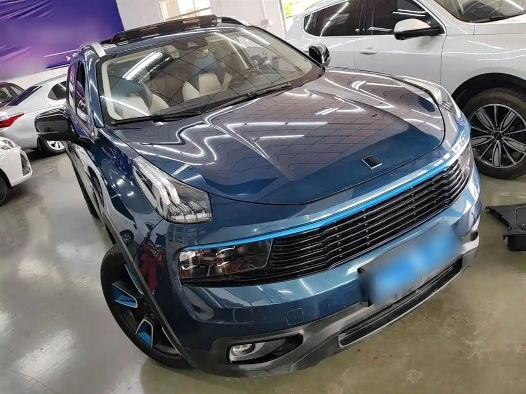 Lynk & Co 01 2017 2.0T 2WD Pro Shine Edition фото 4