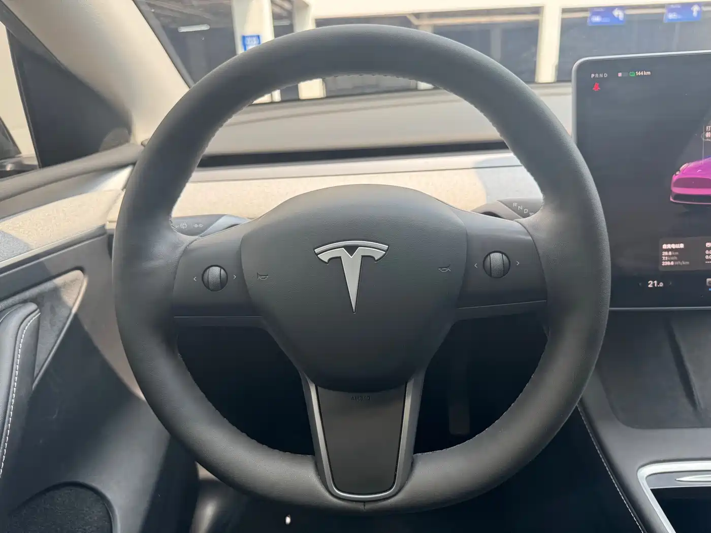 TESLA MODEL Y