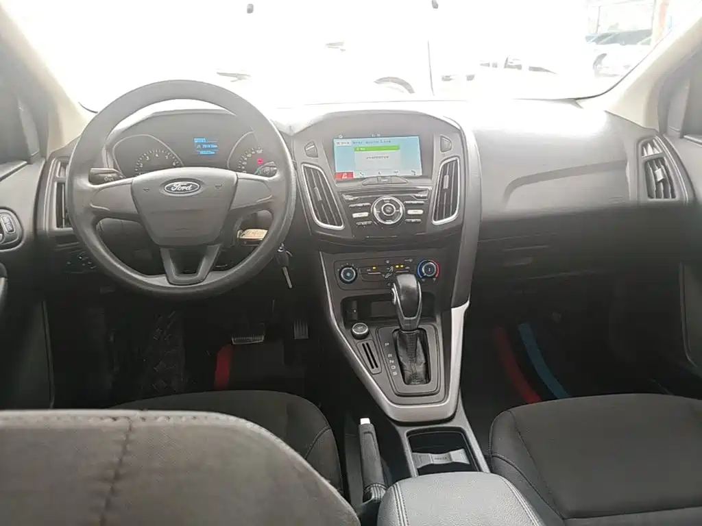 Фото 10 - Ford Focus