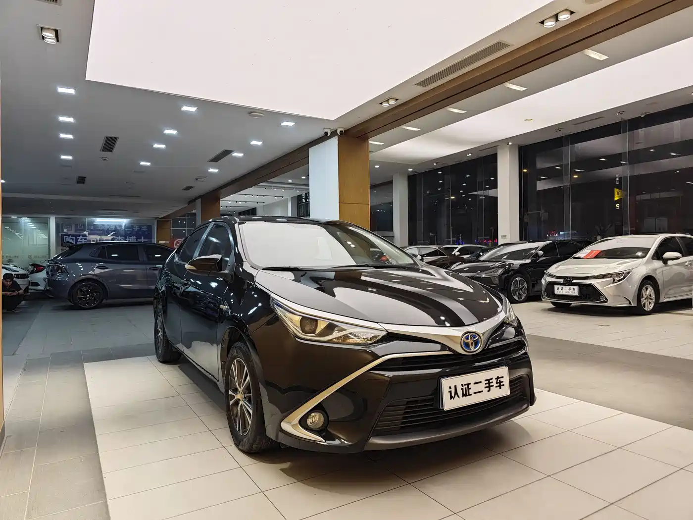 Toyota Levin 2016 Hybrid 1.8H GS E-CVT Elite Sunroof фото 4