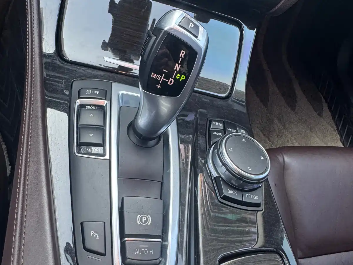 BMW 5 Series 2014 525Li Luxury Design Package фото 16