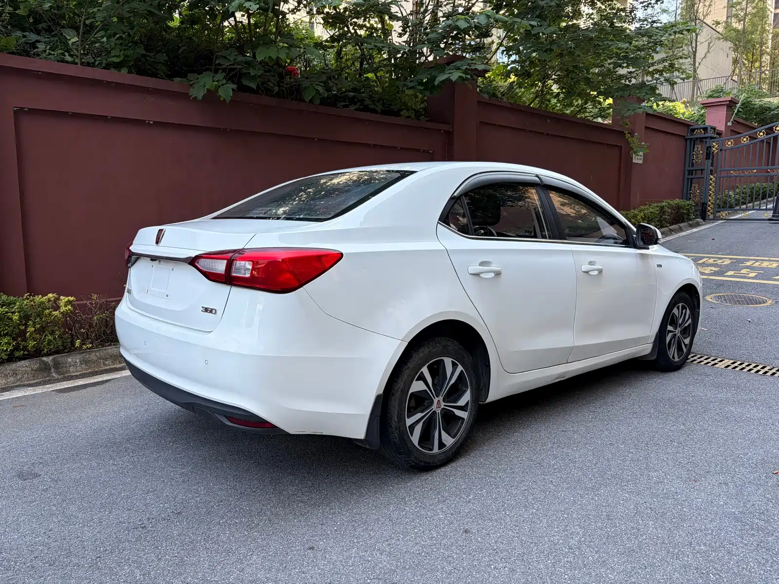 Фото 7 - Roewe 360