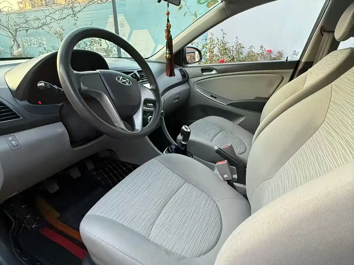 Hyundai Verna 2014 1.4L Manual Smart GLS фото 5