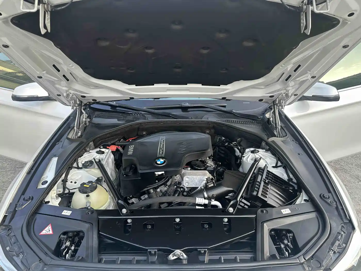 BMW 5 Series 2014 525Li Leading фото 15