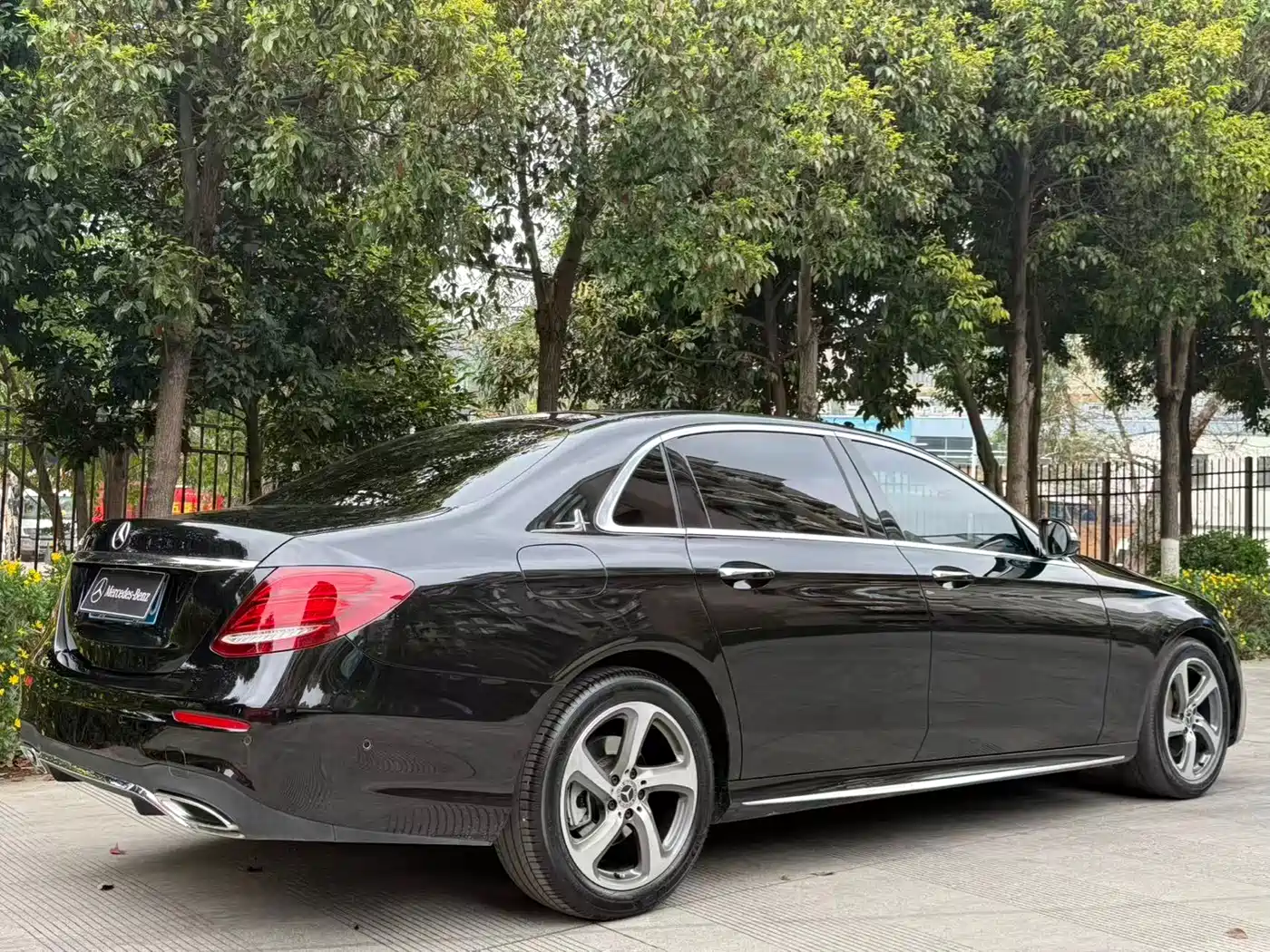Mercedes-Benz E-Class 2017 E 300 L Luxury фото 39