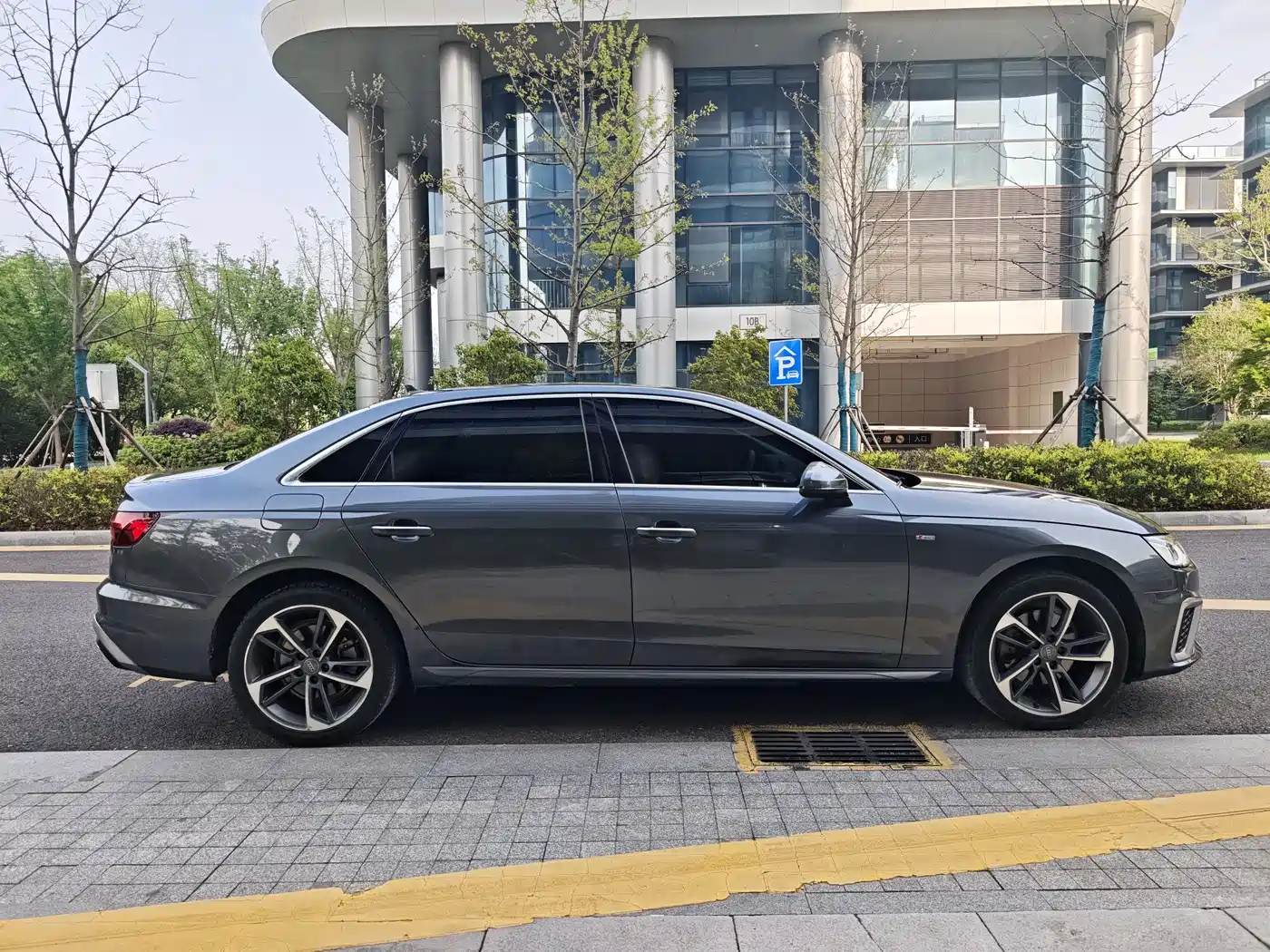 Audi A4L 2020 40 TFSI Fashion Dynamic Edition фото 4