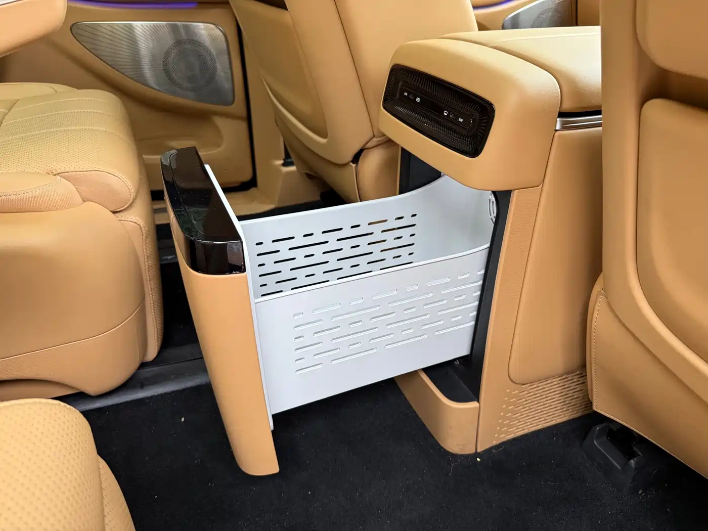 Voyah Auto Voyah Dreamer 2025 PHEV AWD Flagship Kunpeng Edition фото 21